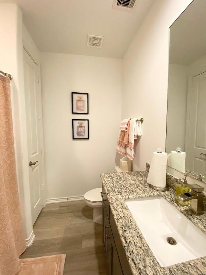فيلا هيوستنفي Luxe Three Story Duplex Near Downtown & Med Center المظهر الخارجي الصورة