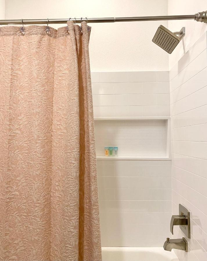 فيلا هيوستنفي Luxe Three Story Duplex Near Downtown & Med Center المظهر الخارجي الصورة