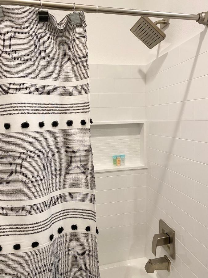 فيلا هيوستنفي Luxe Three Story Duplex Near Downtown & Med Center المظهر الخارجي الصورة