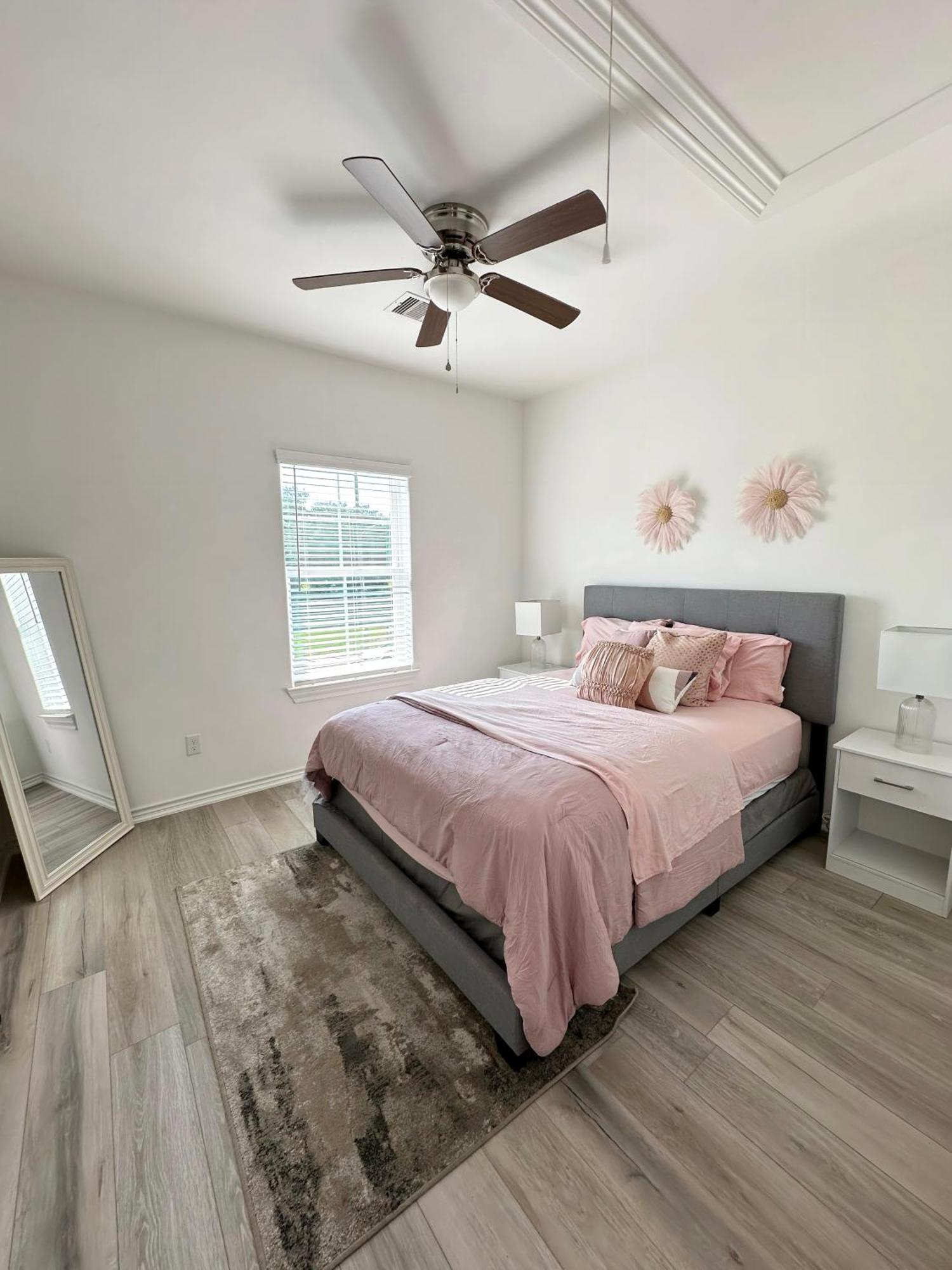 فيلا هيوستنفي Luxe Three Story Duplex Near Downtown & Med Center المظهر الخارجي الصورة